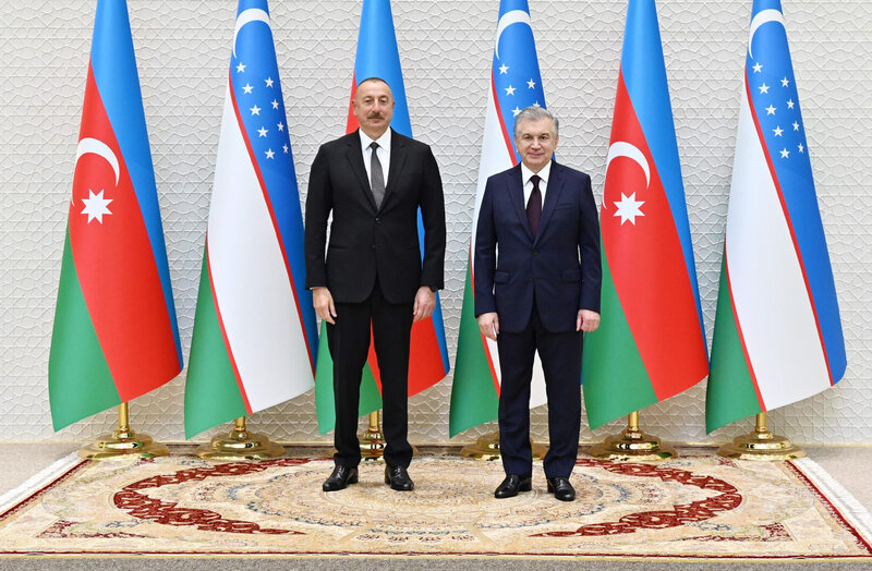 İlham Əliyev Özbəkistan liderinə təbrik məktubu ünvanlandı