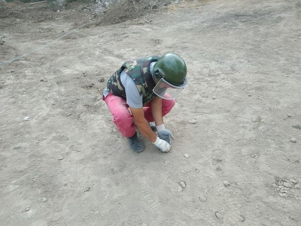 Gəncənin Bağbanlar qəsəbəsində qumbara və avtomat gülləsi tapıldı - FOTO
