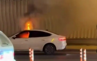 Bakıda hərəkətdə olan avtomobil alovlandı