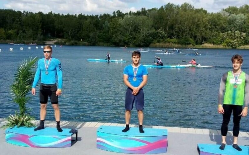 17 yaşlı kayakçımız Slovakiyada qızıl medal qazandı