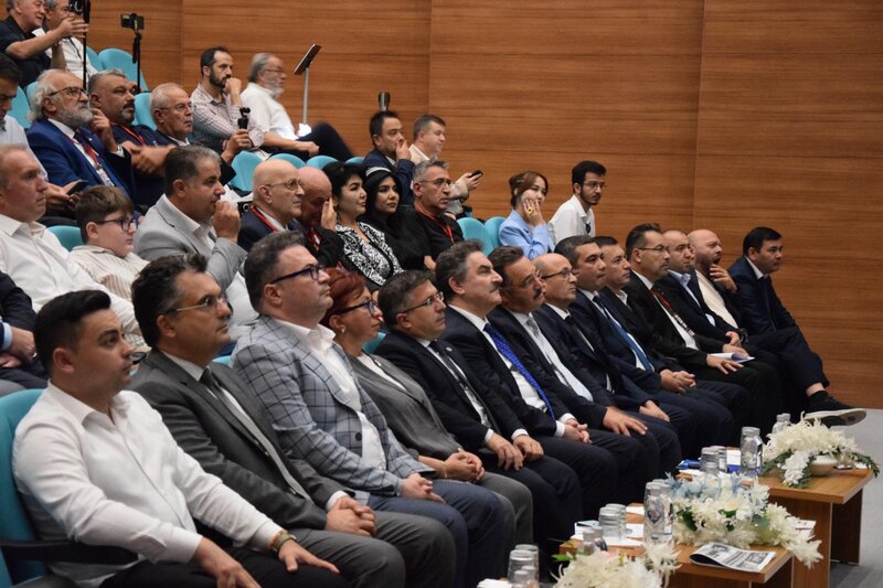 Balıkəsirdə Beynəlxalq Media Zirvəsi keçirildi: Türk dünyası üçün yeni media modeli təklif edildi - FOTO
