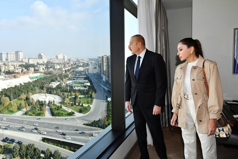 İlham Əliyev və Mehriban Əliyeva Bakıda hotelin açılışında - FOTOLAR