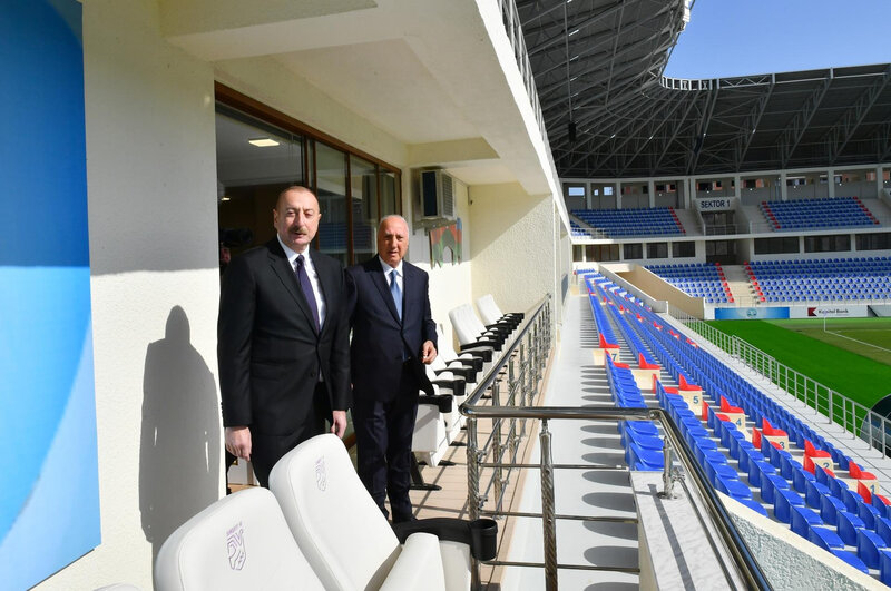 Prezident Sumqayıt şəhər stadionunda yaradılan şəraitlə tanış olub - FOTO
