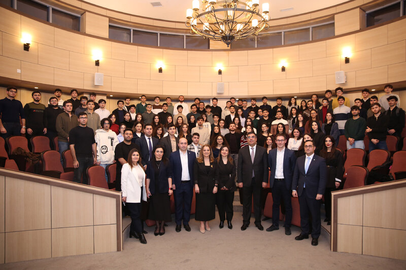 AccessBank rəhbərliyi Bakı Ali Neft Məktəbinin tələbələri ilə birlikdə qeyd etdi - FOTOLAR