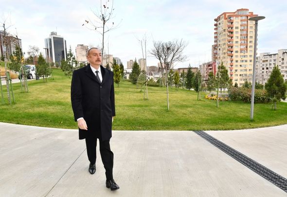 İlham Əliyev Bakıda Mərkəzi Parkın ikinci hissəsinin açılışında iştirak etdi - FOTOLAR