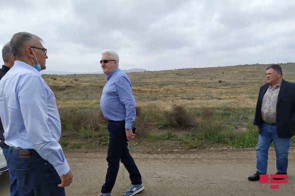 Rusiyalı deputatlar Allahverdi Bağırovun məzarı önündə - FOTO