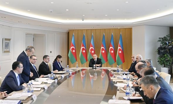 İlham Əliyevin yanında 2019-cu ilin yekunlarına həsr olunmuş müşavirə keçirilib - FOTO/VIDEO