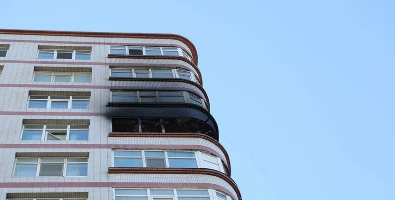 Bakıda çoxmərtəbəli yaşayış binasında yanğın oldu