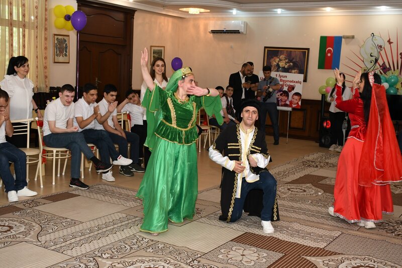 Abşeron rayonunda 1 iyun - Uşaqların Beynəlxalq Müdafiəsi Günü münasibəti ilə bayram tədbiri keçirilmişdir - FOTOLAR