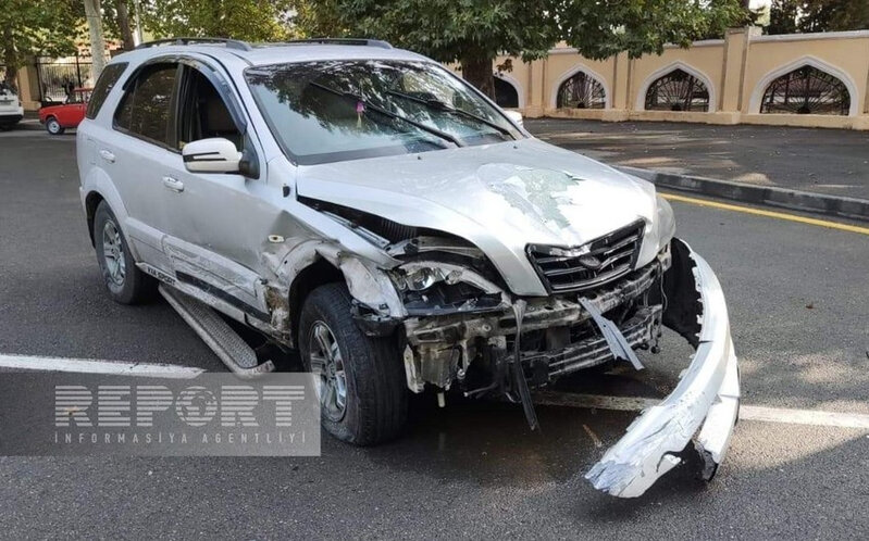 Avtomobil iki piyadanı vuraraq öldürüb