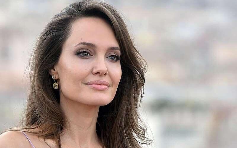 Ancelina Coli özünü öldürmək üçün 