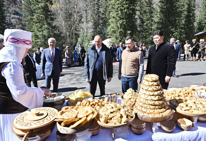 Azərbaycan və Qırğızıstan Prezidentləri Bişkekdə mədəni proqramda iştirak ediblər - FOTO