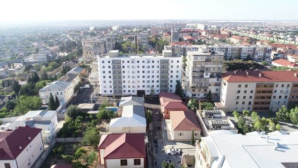 İlham Əliyev və Mehriban Əliyeva Buzovnada yataqxana binasının açılışında - FOTO