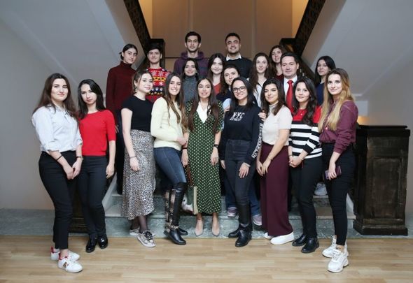 Leyla Əliyeva Seçenov adına Dövlət Tibb Universitetinin Bakı filialında poeziya gecəsində iştirak edib - FOTO