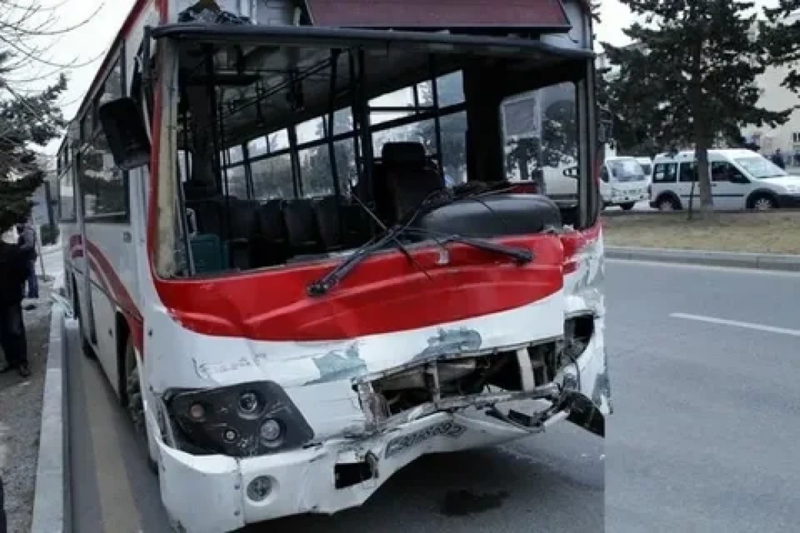 Bakıda sərnişin avtobusu piyadanı vurdu