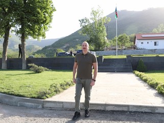 İlham Əliyev Laçın şəhərində Heydər Əliyev, Zəfər və 28 May küçələrinin kəsişməsində lövhələrin açılışını edib