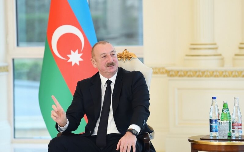 Prezident İkinci Qarabağ müharibəsi zamanı ən çox telefonla danışdığı şəxslərin adlarını açıqlayıb