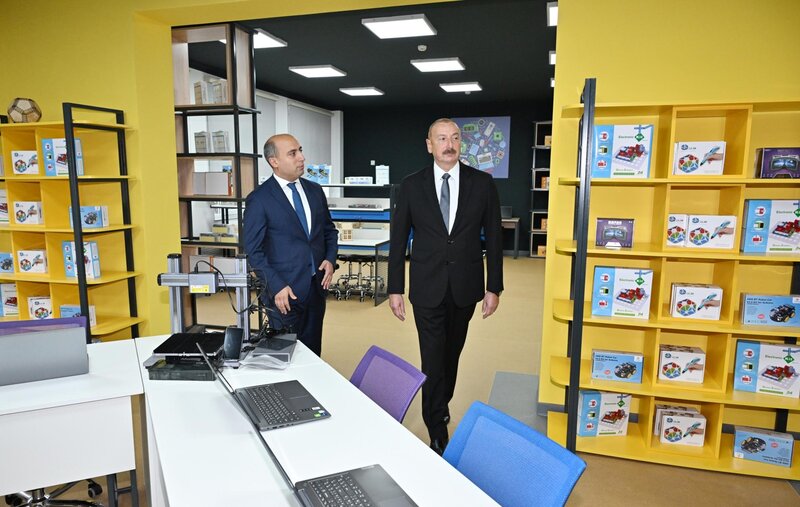 İlham Əliyev 11 nömrəli tam orta məktəbin yeni binasının açılışında - FOTOLAR