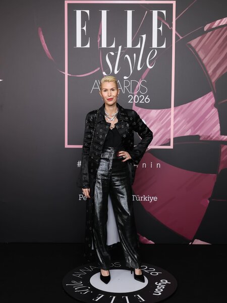 Türkiyəli ulduzlar qırmızı xalıda göz qamaşdırdı - FOTOLAR