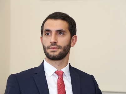 Rubinyan Parisə gedir
