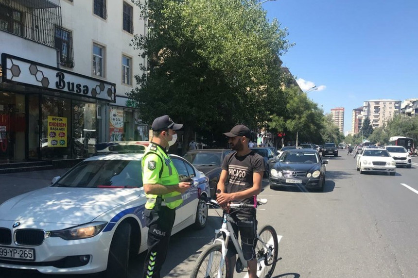 Polis maska taxmayanlara qarşı tədbir keçirdi