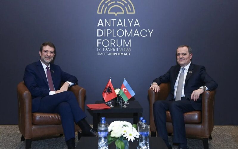 Ceyhun Bayramov albaniyalı həmkarı ilə görüşdü