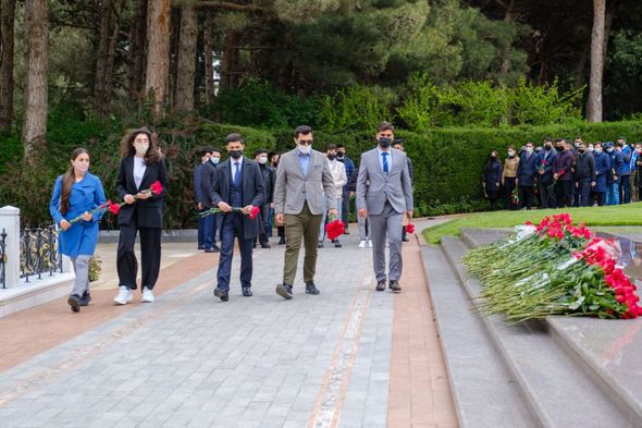 Gənclər təşkilatları ulu öndər Heydər Əliyevin məzarını ziyarət ediblər - FOTO