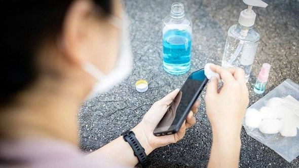 Epidemiya dövründə telefonların hansı yolla istifadəsi təhlükəsizdir? - FOTO