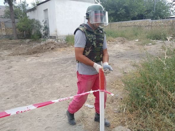 Gəncənin Bağbanlar qəsəbəsində qumbara və avtomat gülləsi tapıldı - FOTO