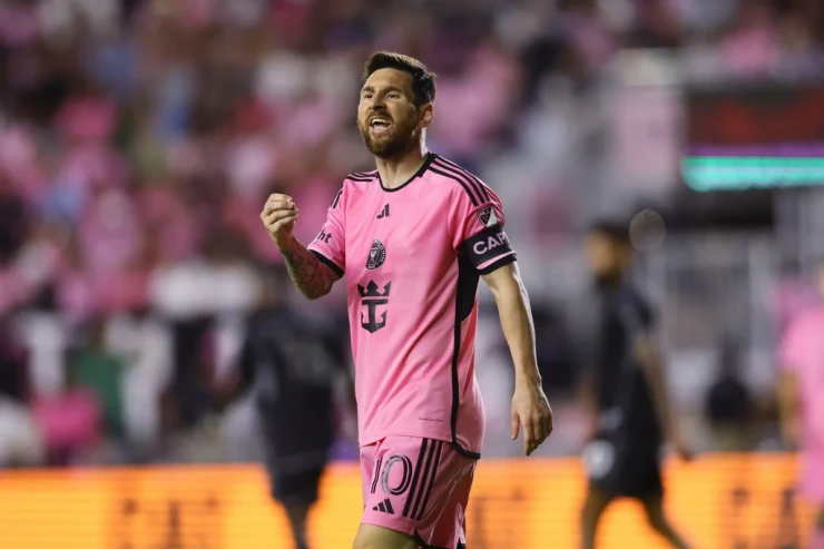 Messi İspaniyada klub aldı