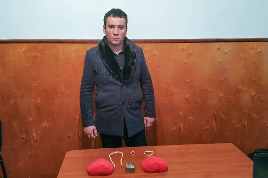 Bakı sakini Astarada evdən 15 min manatlıq qızıl oğurladı