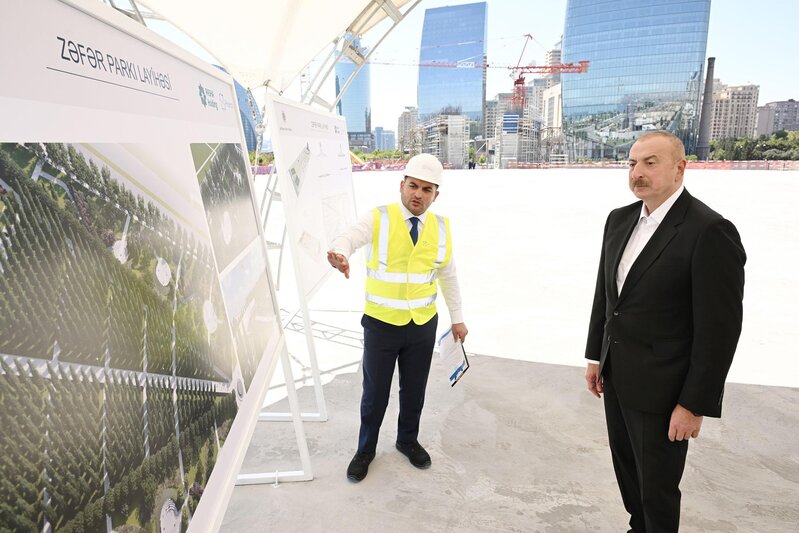 İlham Əliyev Bakıda Zəfər parkında aparılan tikinti işləri ilə tanış olub - FOTOLAR