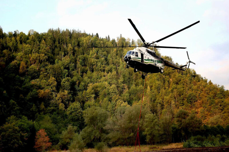 Borjomidə meşə yanğınlarının söndürülməsinə helikopterlər cəlb olundu
