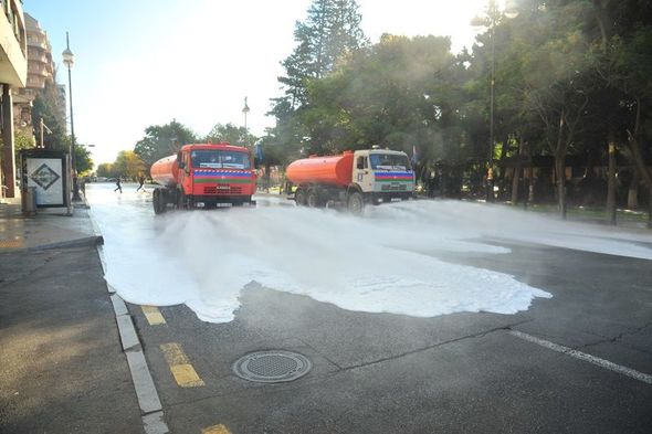 Paytaxt küçələri növbəti dəfə dezinfeksiya edildi - FOTO