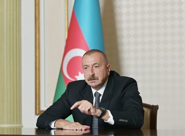 İlham Əliyev: "O, Putinə gündə beş dəfə zəng edir, o, Makrona, ola bilsin, bir qədər az zəng edir