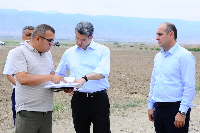 İcra başçısı yeni salınmış intensiv meyvə bağı ilə tanış oldu - FOTOLAR