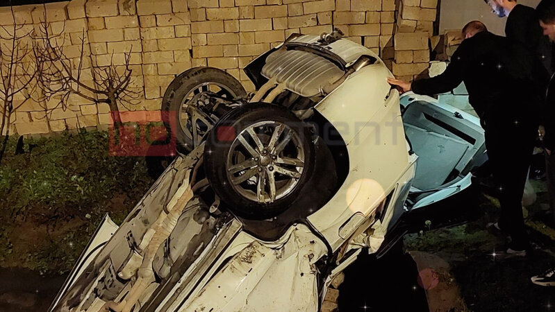 Xuraman Şuşalının maşını su kanalına aşdı - Fotolar