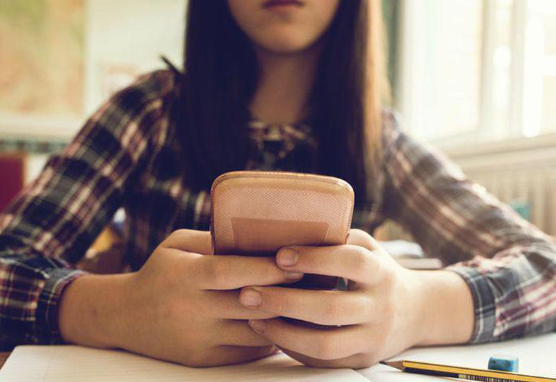 İmtahanda 7 nəfərdə telefon aşkarlandı