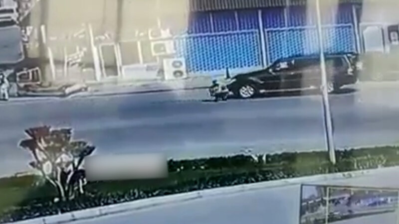 Özünü avtomobilin altına atan qadının şəxsiyyəti müəyyən edilib - VİDEO
