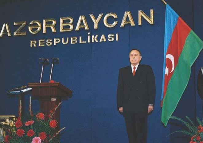 3 oktyabr – Azərbaycanın dövlətçilik tarixində mühüm dönüş: 