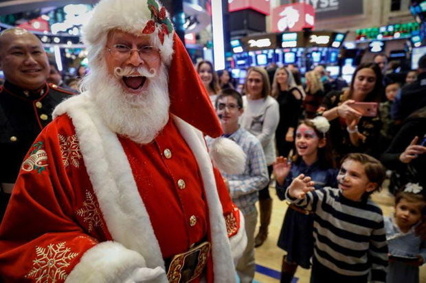 Santa Klaus 7,5 milyard hədiyyə paylayaraq evinə qayıtdı – VİDEO