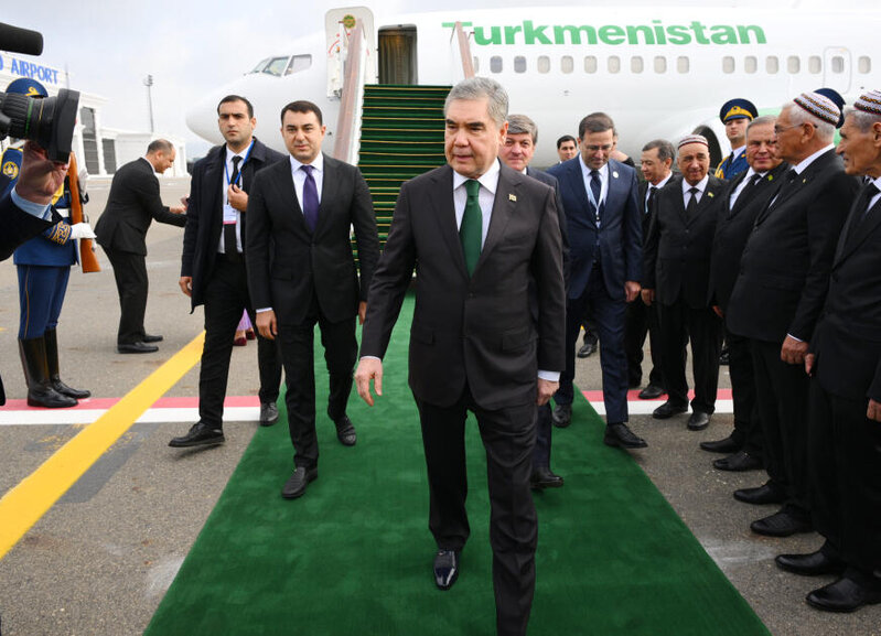 Qurbanqulu Berdiməhəmmədov Azərbaycana gəldi