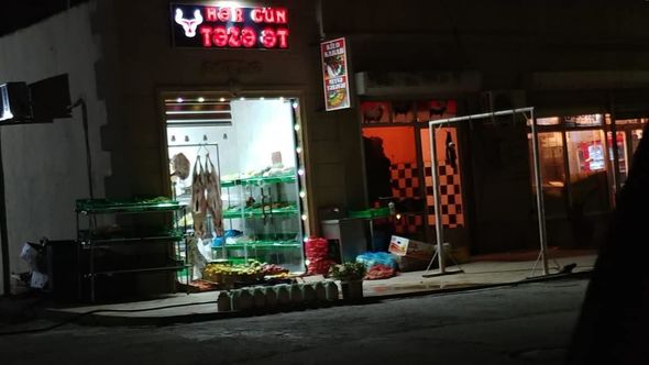 Bakıda daha bir iyrənc mənzərə: Qanunsuz ət kəsiminə niyə göz yumulur? - FOTO