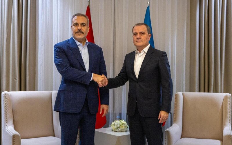 Türkiyə və Azərbaycan xarici işlər nazirləri müzakirə apardı