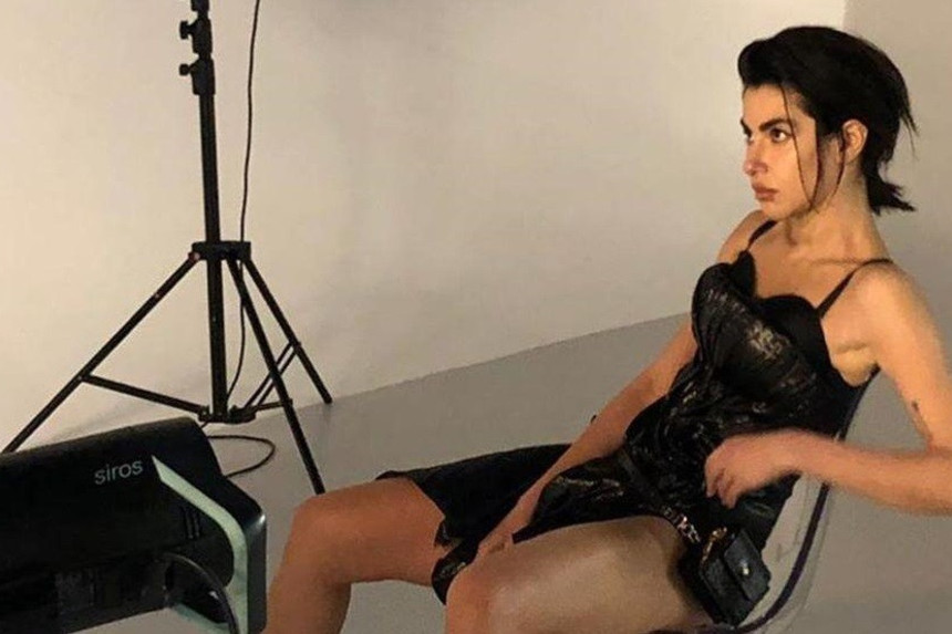 Nəsrin yeni pozaları ilə yenidən gündəmdə - FOTO