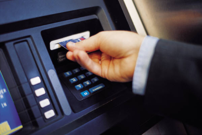 Xırdalan sakini bank hesablarından pul oğurladı