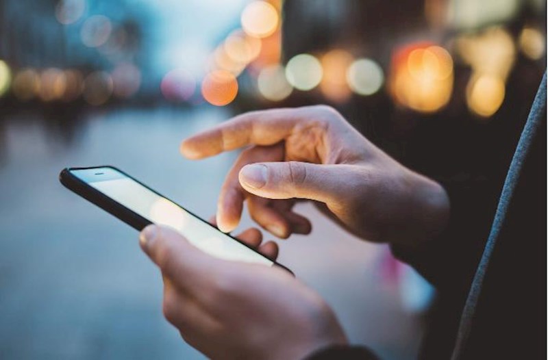 Ölkəyə gətirilən telefonların qeydiyyata alınmasına görə rüsum azaldılır