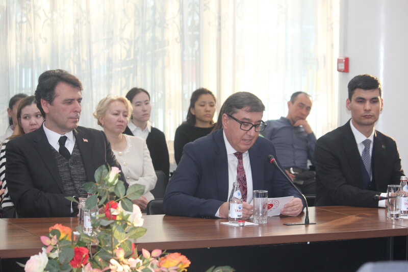 Qazaxıstanda 'Heydər Əliyev və gənclər siyasəti' mövzusunda beynəlxalq konfrans keçirildi - FOTOLAR