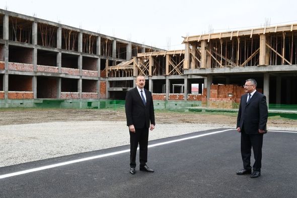İlham Əliyev məcburi köçkünlər üçün tikilən binalarda işlərin gedişi ilə tanış olub - YENİLƏNİB + FOTO/VİDEO