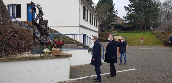 Ceyhun Bayramov Vaterlooda Natəvanın abidəsini ziyarət etdi - FOTO